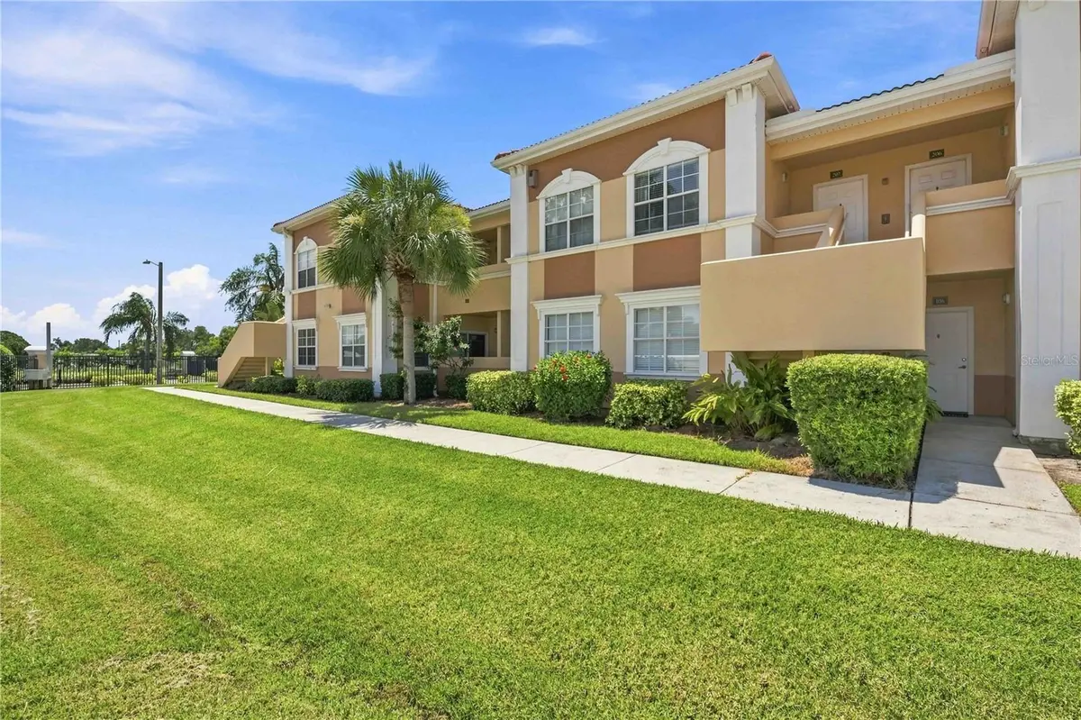 1195 VILLAGIO CIR #206, Sarasota, FL 34237
