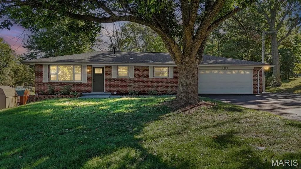1636 Bowles AVE, Fenton, MO 63026
