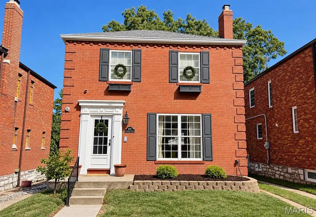 6651 Lindenwood PL, St Louis, MO 63109