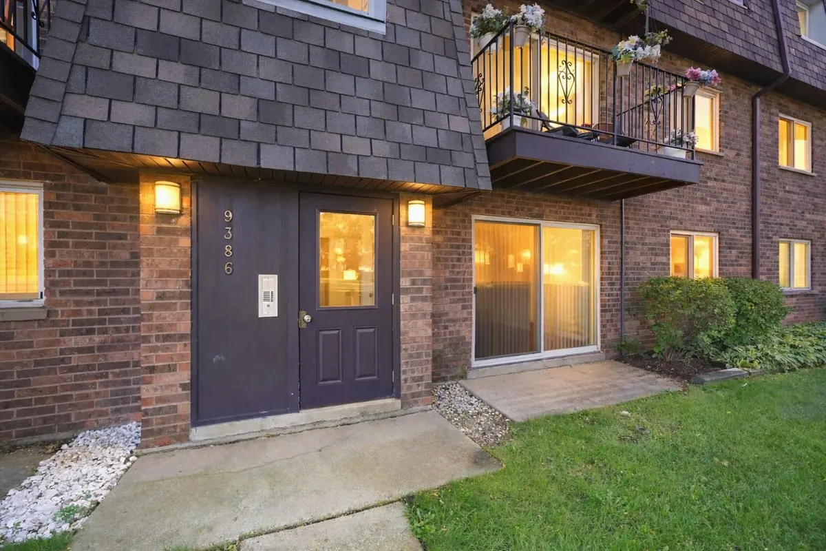 9386 Bay Colony DR #1S, Des Plaines, IL 60016