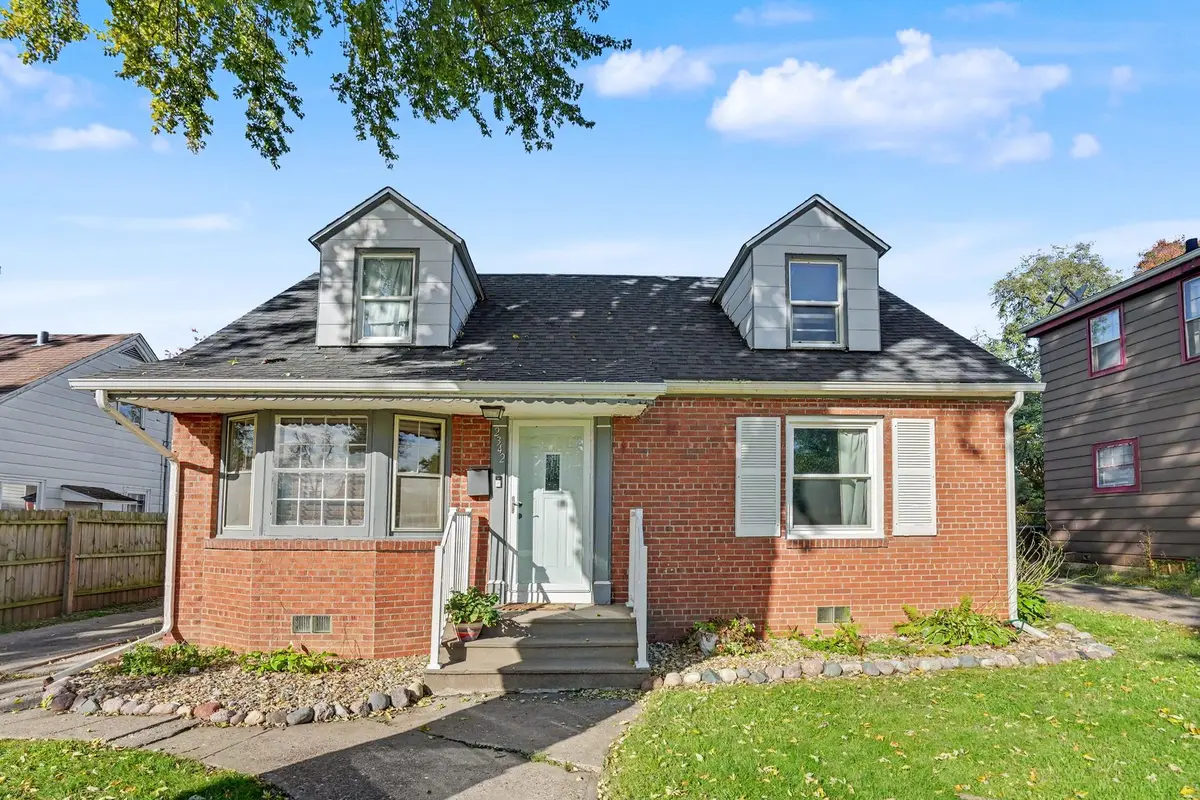 2342 24 1/2 ST, Rock Island, IL 61201