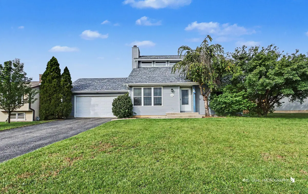 738 Monroe DR, Lindenhurst, IL 60046