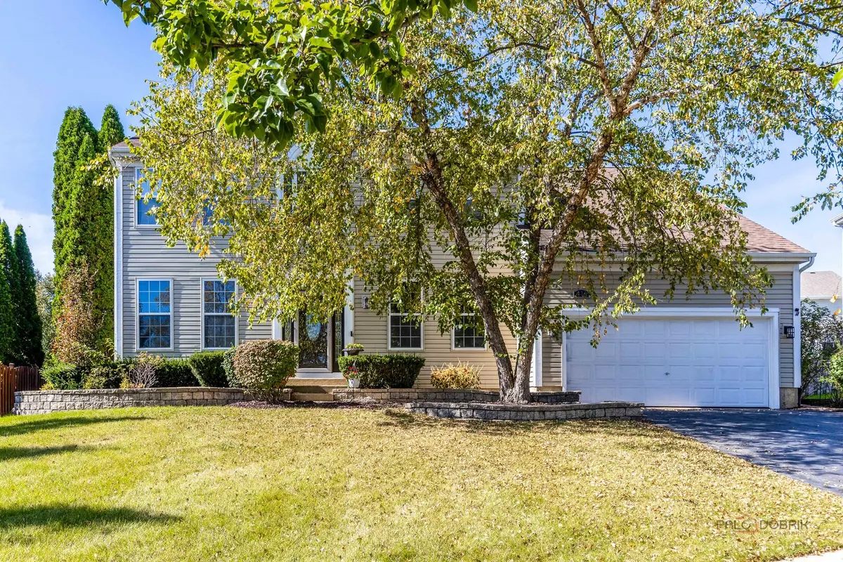 416 Ptarmigan PL, Lindenhurst, IL 60046