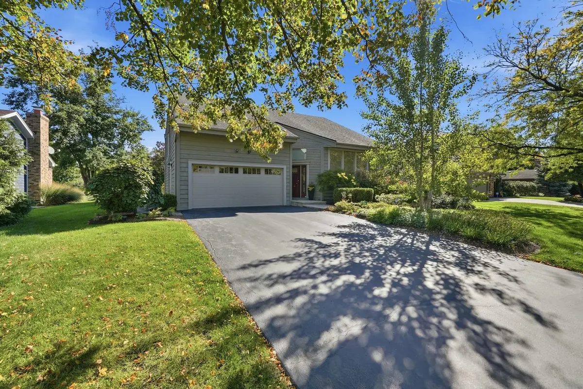 8361 Clynderven RD, Burr Ridge, IL 60527