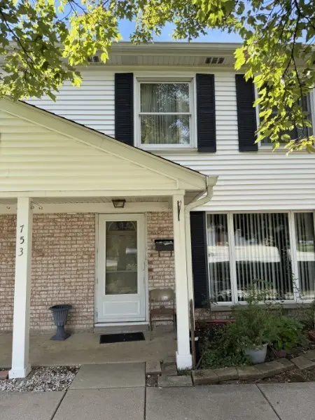 753 Moore DR, Elk Grove Village, IL 60007
