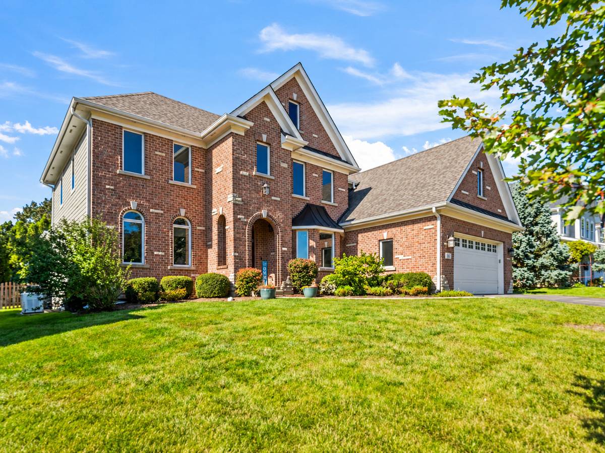 35 Linden RD, Lake Zurich, IL 60047