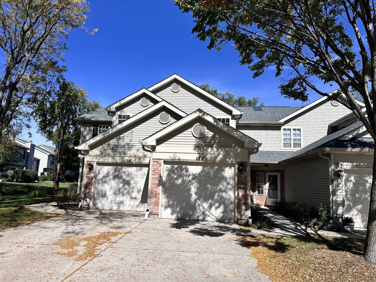 132 Golfview DR, Glendale Heights, IL 60139