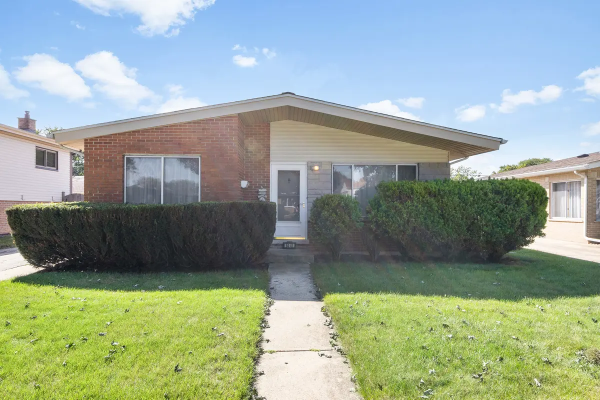8441 W Madison DR, Niles, IL 60714