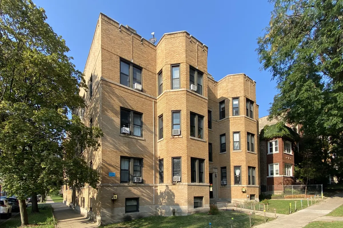 2054 W Arthur AVE #2E, Chicago, IL 60645