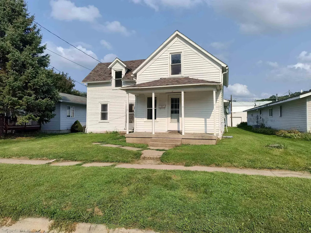 808 S Mill ST, Decorah, IA 52101