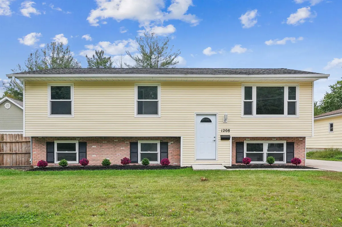 1208 W 4th ST, Cedar Falls, IA 50613