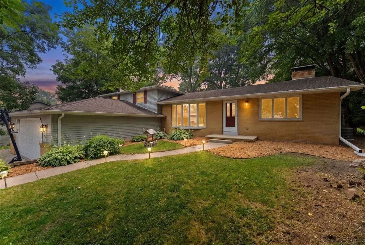 2596 DECKNER AVE, Green Bay, WI 54302-4928