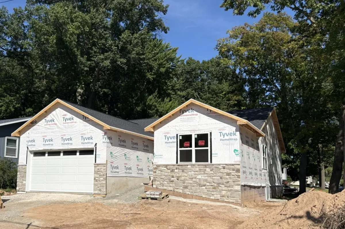 1437 BAUMGART RD, Green Bay, WI 54304-0000