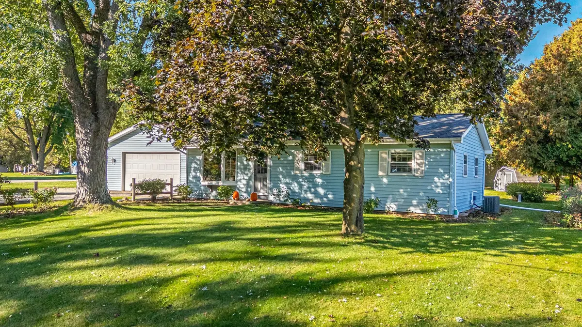 1335 CLAIRVILLE RD, Oshkosh, WI 54904