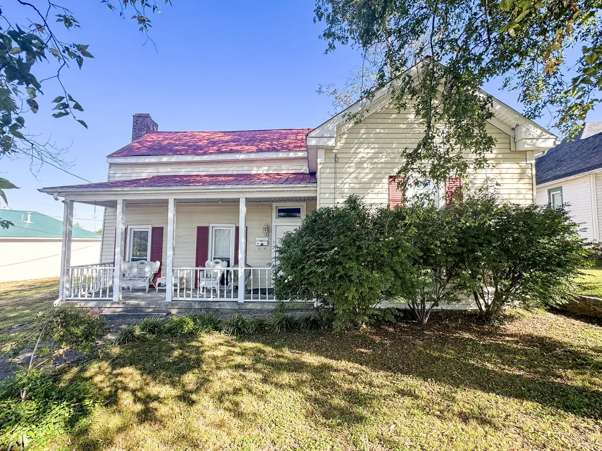 405 E Main St, Hartsville, TN 37074