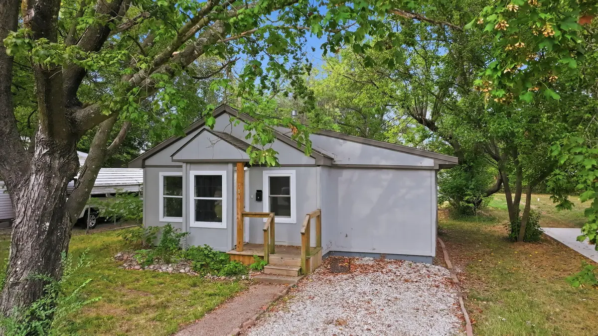 741 N Warren AVE, Springfield, MO 65802