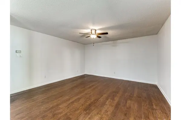 600 Ann Lois Lane, Burleson, TX 76028