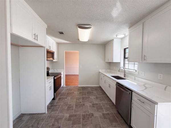 15830 Hilltop Drive, Kemp, TX 75143