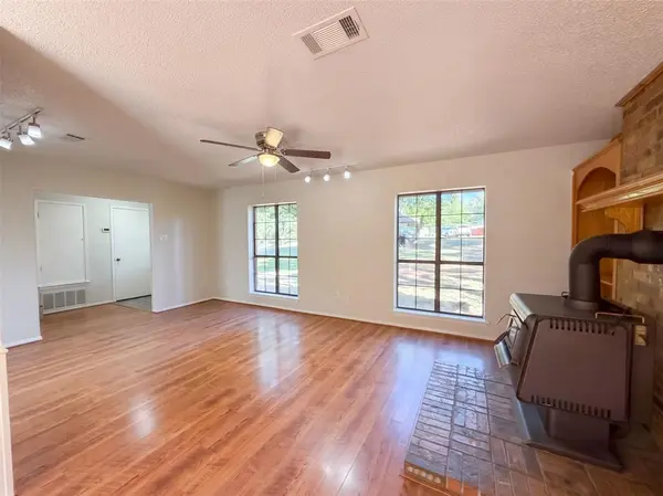 15830 Hilltop Drive, Kemp, TX 75143