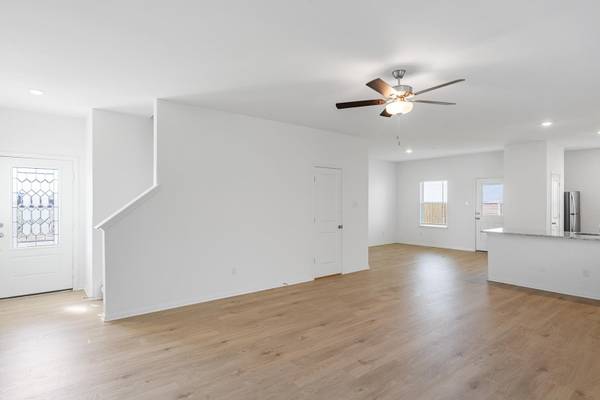 135 Wirepass CRST, Jarrell, TX 76537