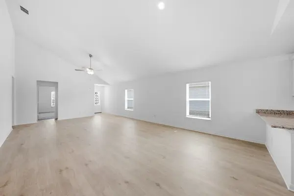 213 W Luna Blue LN, Jarrell, TX 76537