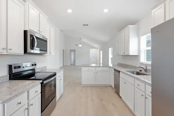 213 W Luna Blue LN, Jarrell, TX 76537