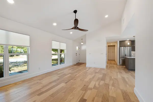 2001 Ohlen RD, Austin, TX 78757