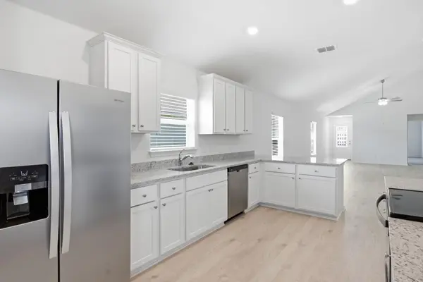 225 W Luna Blue LN, Jarrell, TX 76537
