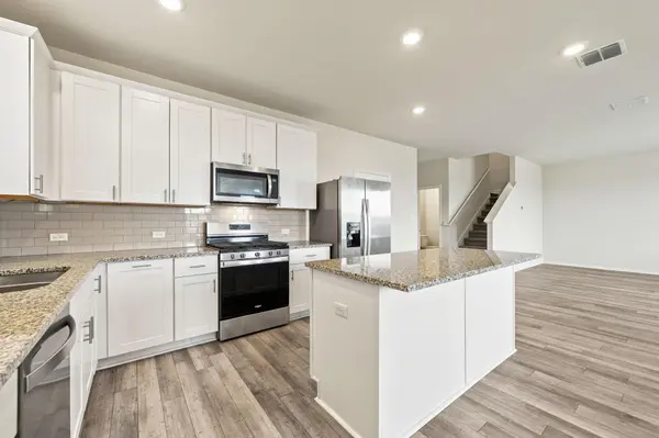 499 Tree Nut LOOP, Buda, TX 78610
