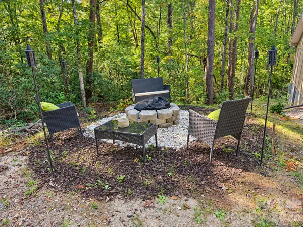 257 Roadrunner CIR, Lake Lure, NC 28746