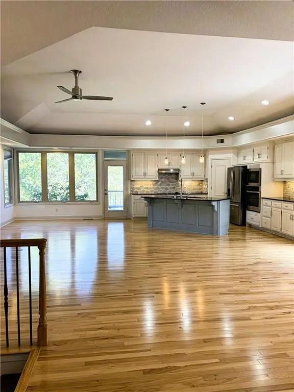 1348 SW Heartwood DR, Lee's Summit, MO 64081