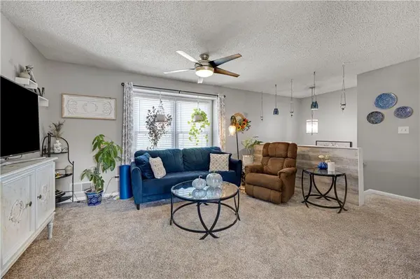 519 Mark LN, Belton, MO 64012