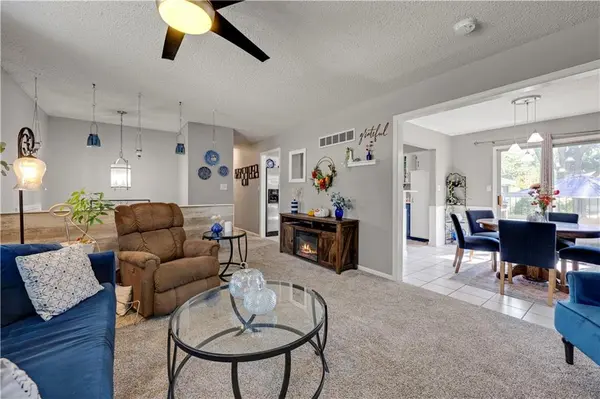 519 Mark LN, Belton, MO 64012
