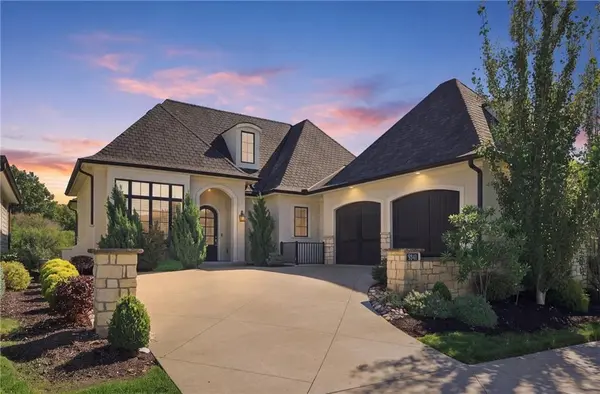 9341 Linden Reserve DR, Prairie Village, KS 66207