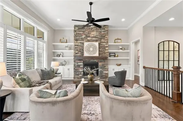 9341 Linden Reserve DR, Prairie Village, KS 66207