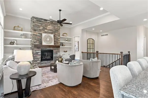 9341 Linden Reserve DR, Prairie Village, KS 66207