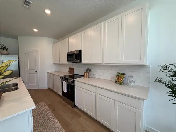 4001 NE Apple Grove DR, Lee's Summit, MO 64064