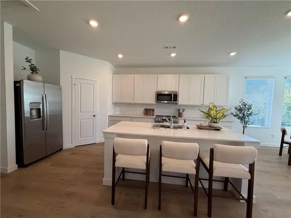 4001 NE Apple Grove DR, Lee's Summit, MO 64064