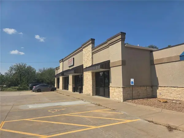 306 Baptiste DR, Paola, KS 66071