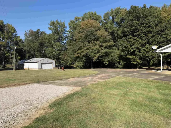 5920 Tracy Dallas LN, Mount Vernon, IN 47620