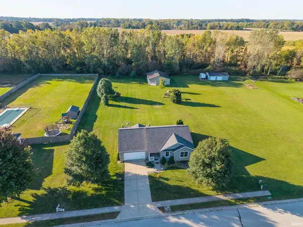 18190 Scarborough LN, Goshen, IN 46528