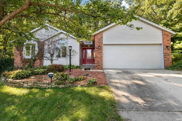 50715 Wimbledon CT, South Bend, IN 46637-2127