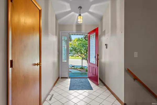 50715 Wimbledon CT, South Bend, IN 46637-2127