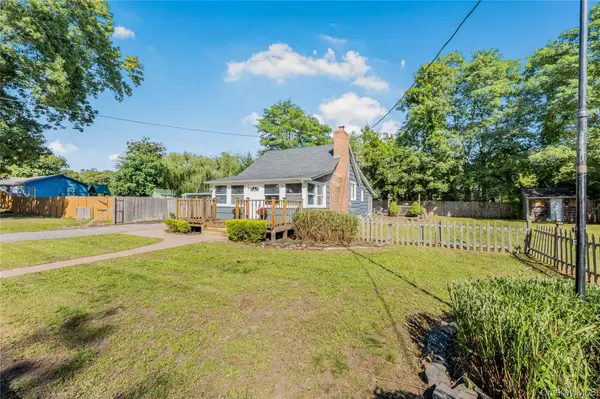 97 Magnolia DR, Mastic Beach, NY 11951