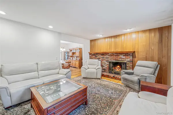 554 Wheeler RD, Hauppauge, NY 11788