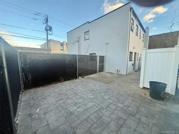109 15, Lindenhurst, NY 11757