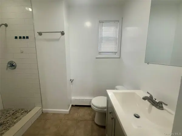 109 15, Lindenhurst, NY 11757