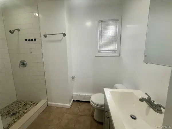 109 15, Lindenhurst, NY 11757