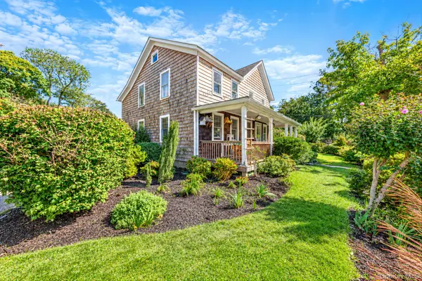 12 Collins AVE, East Hampton, NY 11937