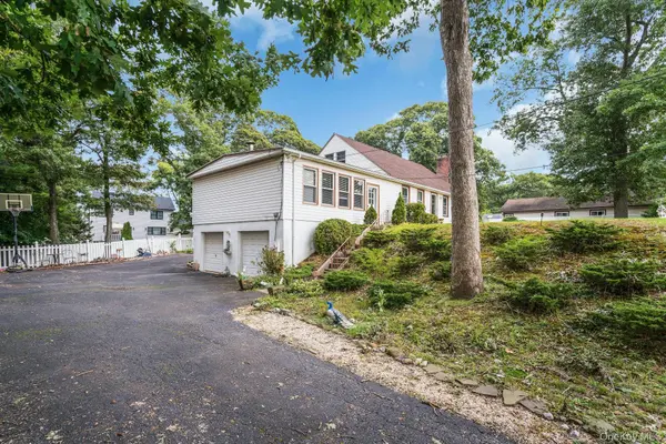 79 Wicks RD, Commack, NY 11725